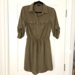 Dress with drawstring.